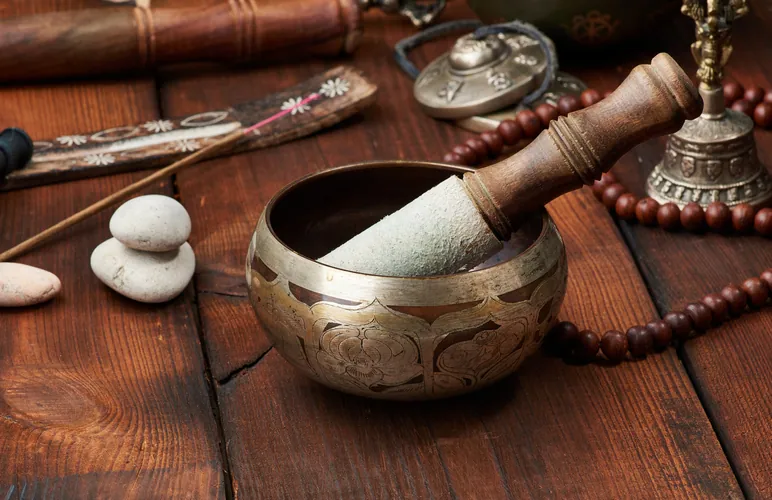 utensilios para masaje tibetano